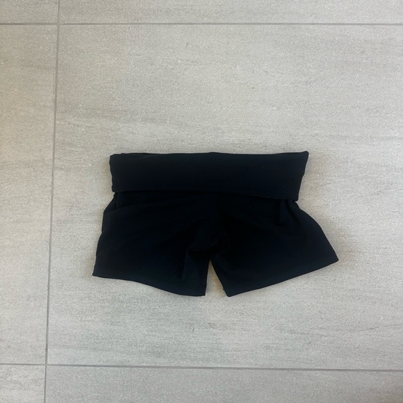 LULULEMON SHORTS - Picture 3 of 4